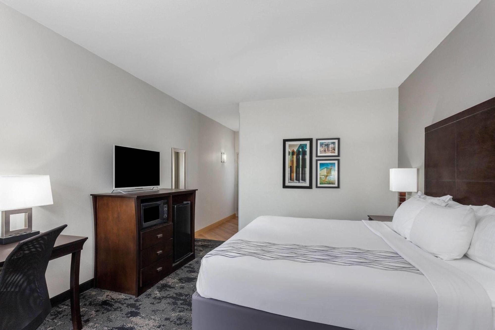 Hotel La Quinta By Wyndham Columbus - Edinburgh Extérieur photo